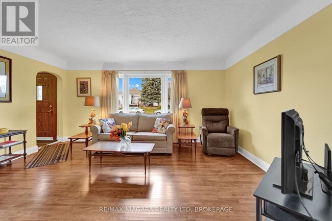 Building Photo - 5428 Inglis Dr