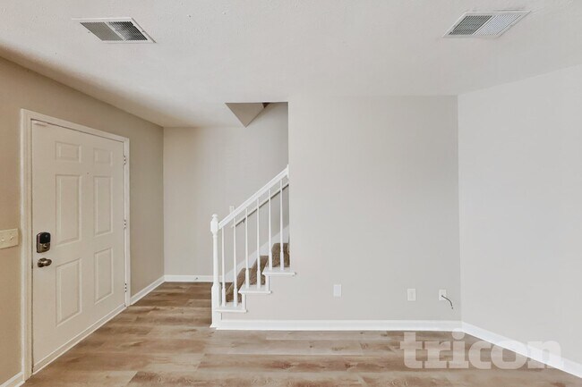 Foto del edificio - 700 Holland Ridge Dr