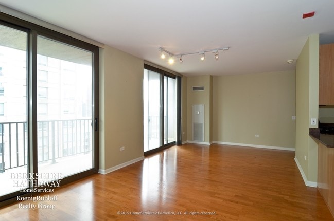 Building Photo - 635 N Dearborn St