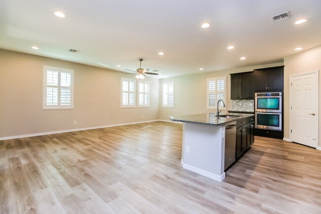 Foto del edificio - 5637 E Alder Ave