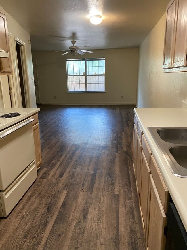 Building Photo - Over-Sized Four Bedroom, Three Bath Two St...