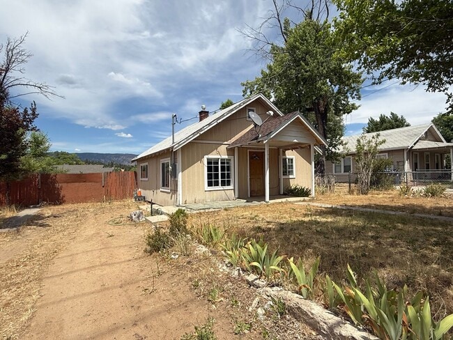 Foto del edificio - Cute 2 Bedroom Home - Pets Allowed