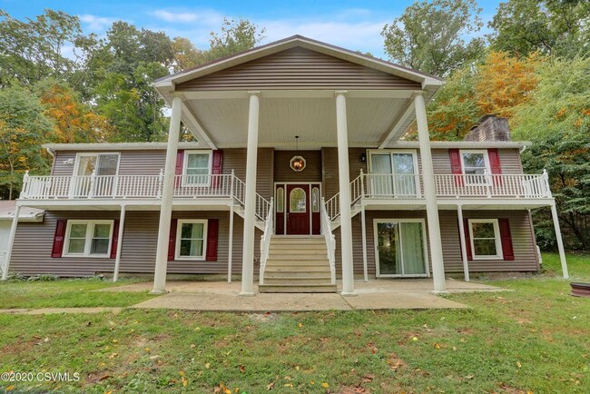 Front of home - 435 Attig Rd