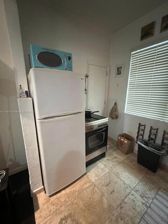 Foto del edificio - 349 Meridian Ave