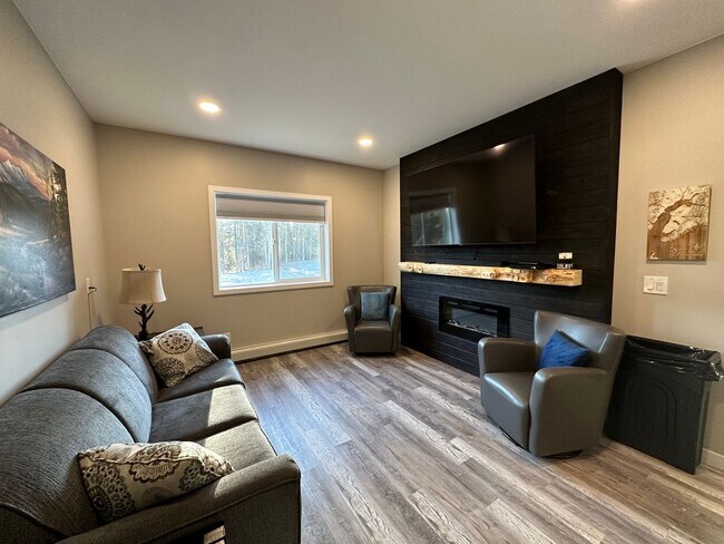 Building Photo - HIGH-END FINISHES THROUGHOUT!