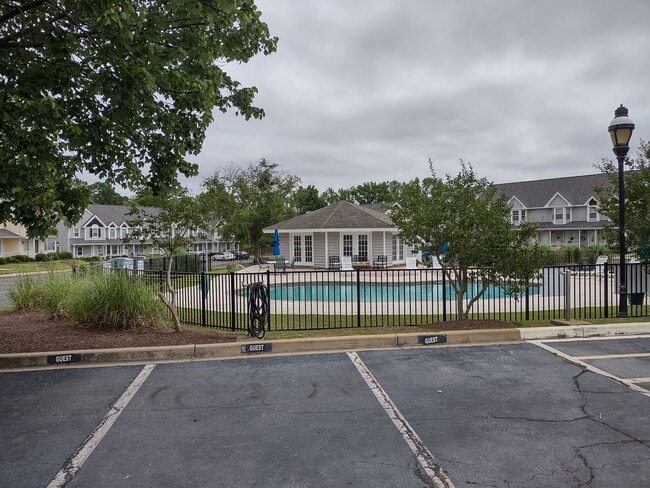 Foto del edificio - Adorable Two Bedroom Two Bath Condo - Just...