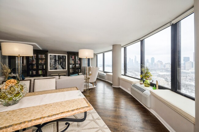 Foto del edificio - 155 N Harbor Dr