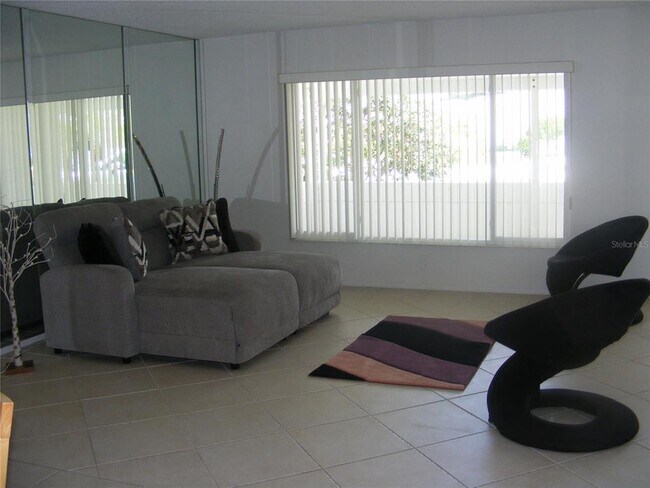 Foto del edificio - 9010 41st St N