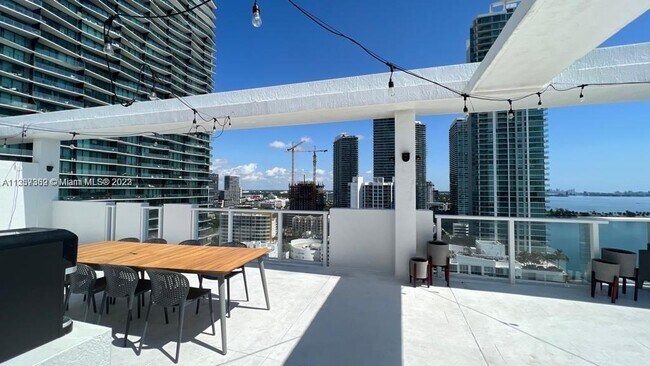 Foto del edificio - 601 NE 27th St