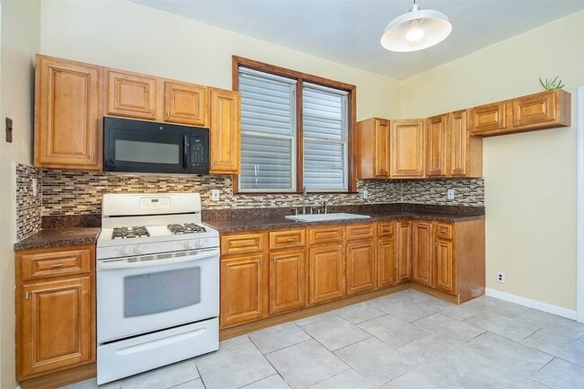 Photo - 13 E 52nd St House