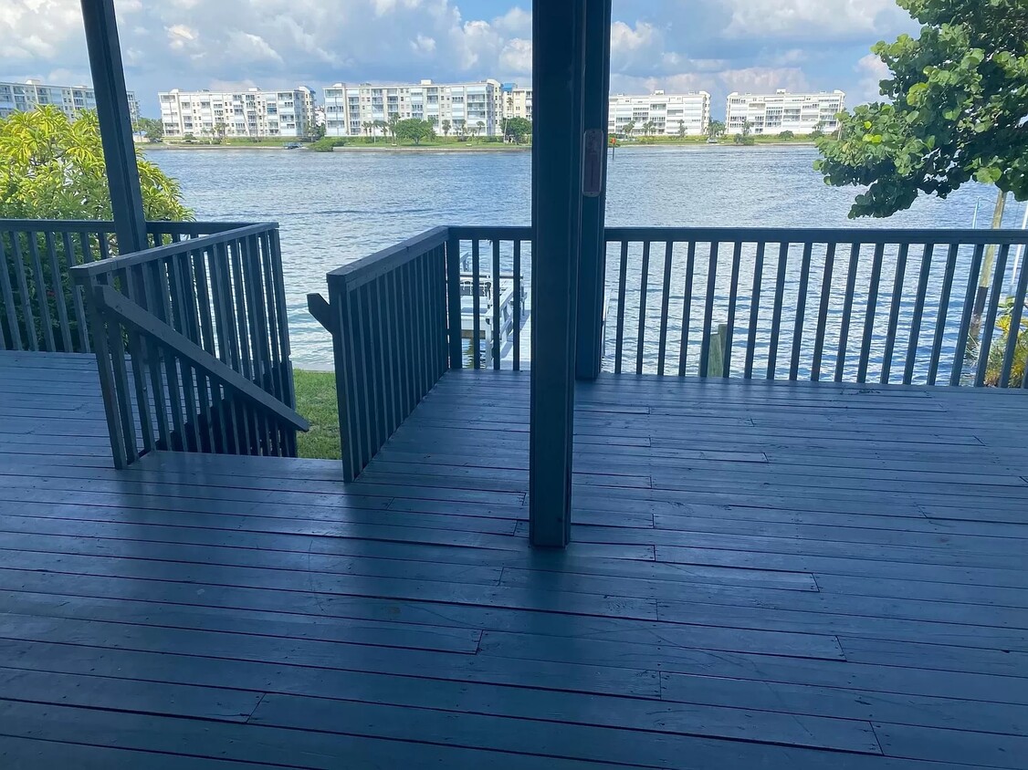 Primary Photo - 7845 Boca Ciega Dr