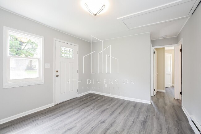Building Photo - Fully Renovated  2 bedroom 1 Bath! 24 Circ...