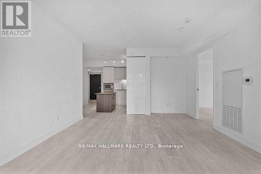 Building Photo - 501 Yonge St