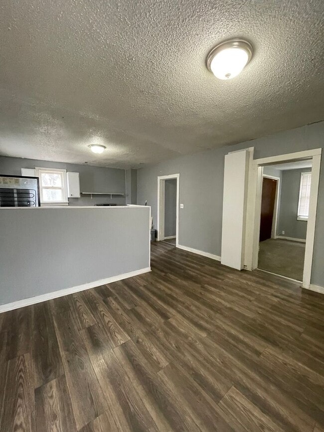 Building Photo - 215 E Copley Ave