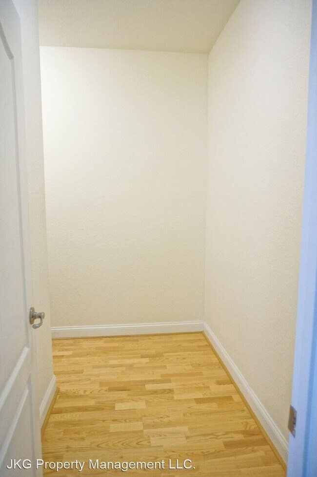Building Photo - 4 br, 3.5 bath House - 4529 Totteridge Lane