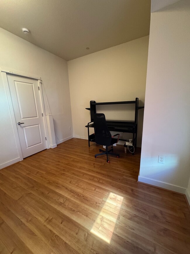 Building Photo - 179 Cahill Park Dr