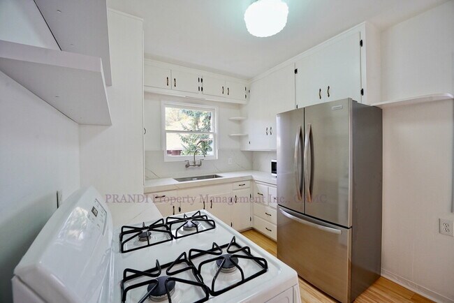 Foto del edificio - West End Home, Freshly Renovated, Close to Downtown