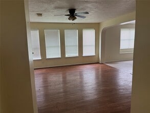 Building Photo - 2511 Pine Shadows Dr