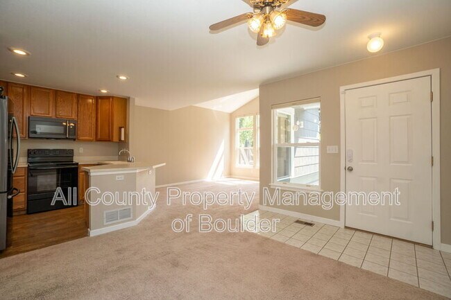 Building Photo - 3748 Oakwood Dr