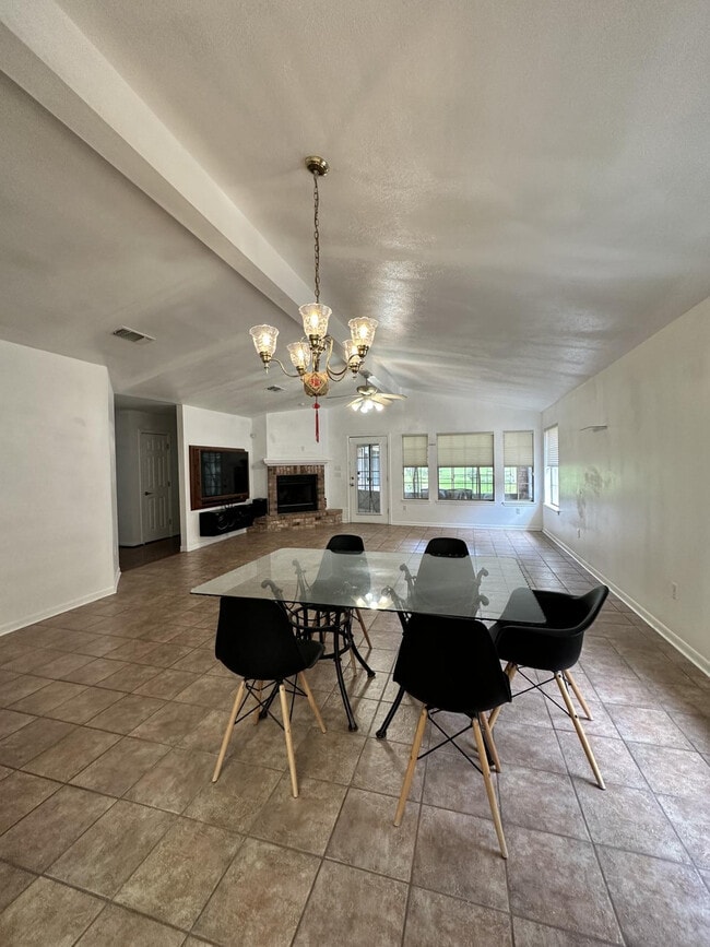 Foto del edificio - 1009 Augusta Dr