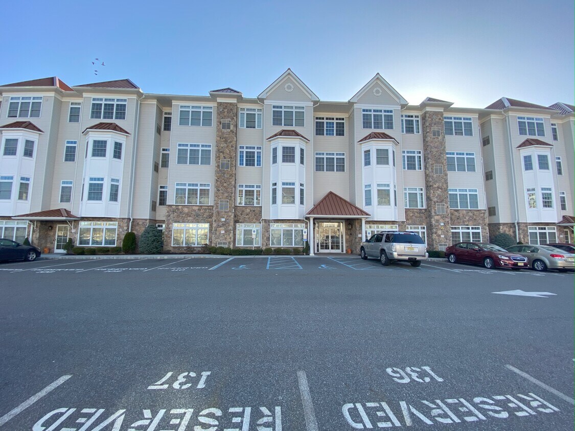 Primary Photo - 102 E Elizabeth Ave