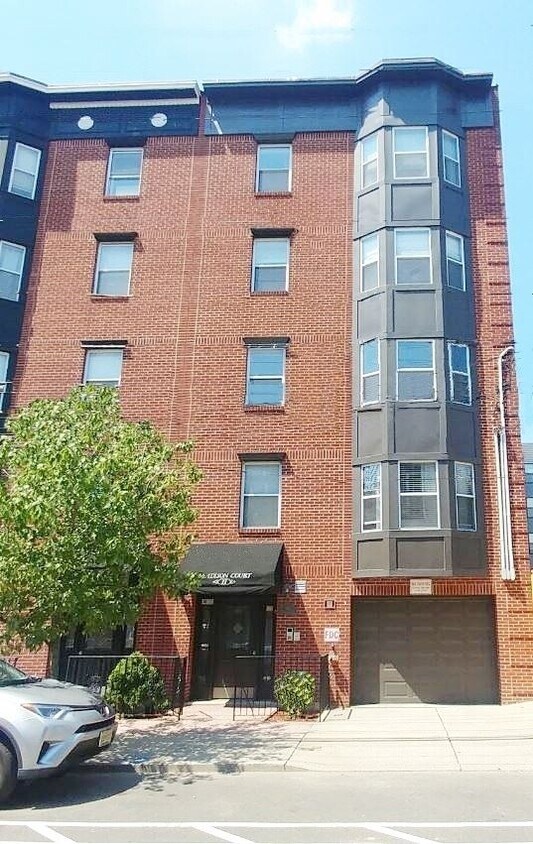 Primary Photo - 68 Madison St
