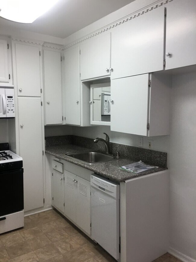 Foto del interior - 820-830 1/2 S. Serrano Ave