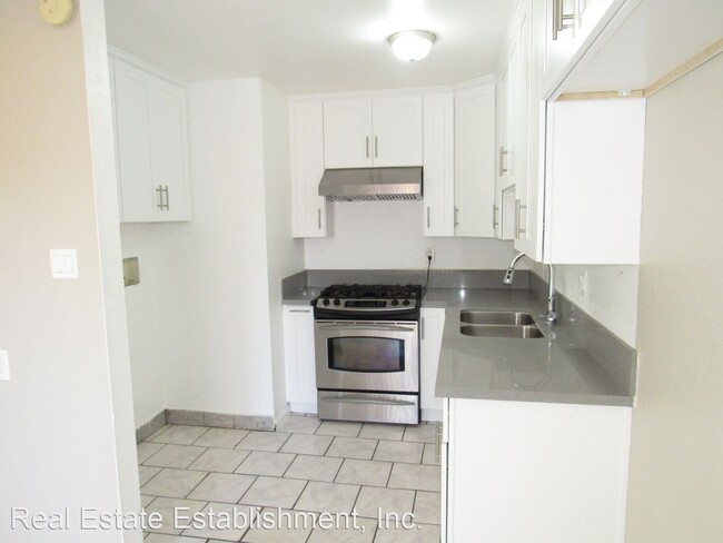 Building Photo - 2352 Iris Ct