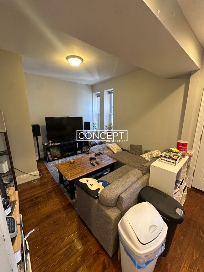 Building Photo - 16 Sewall St