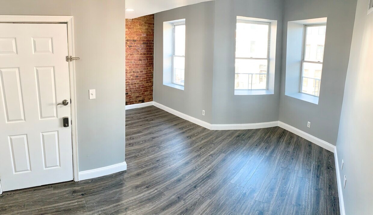 Primary Photo - 823 Newington Avenue, Unit 2