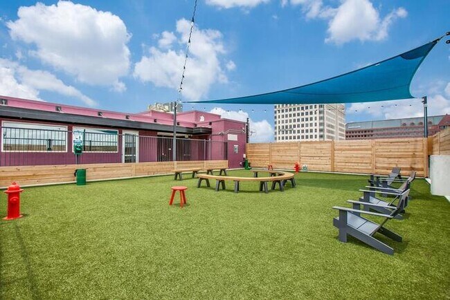 Foto del edificio - 14155 Dallas Pkwy