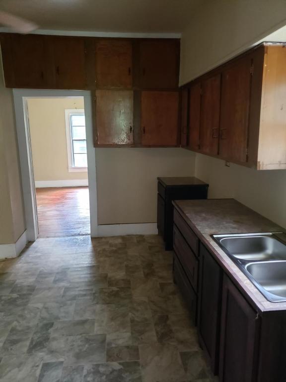 Foto del edificio - 319 E Nelson St