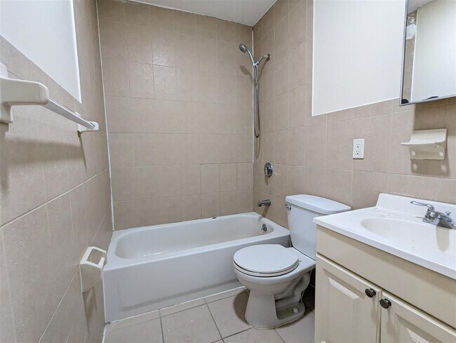 Foto del edificio - 1340 Gates Ave