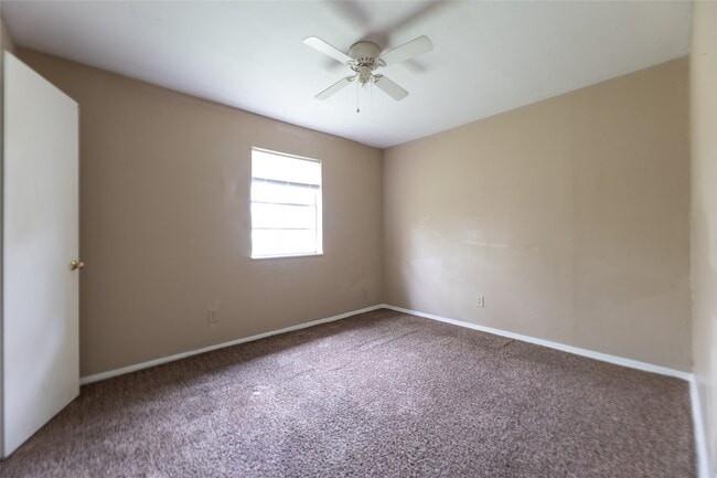 Building Photo - 2708 Evergreen Cir