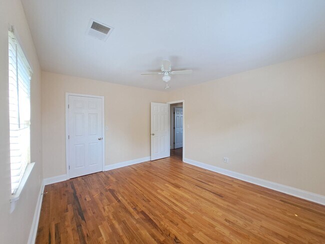 Building Photo - 716 S. Lopez