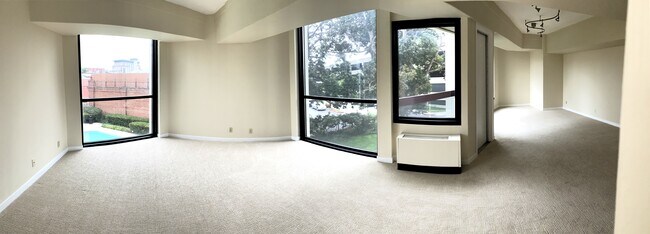 Foto del edificio - 6363 Christie Ave