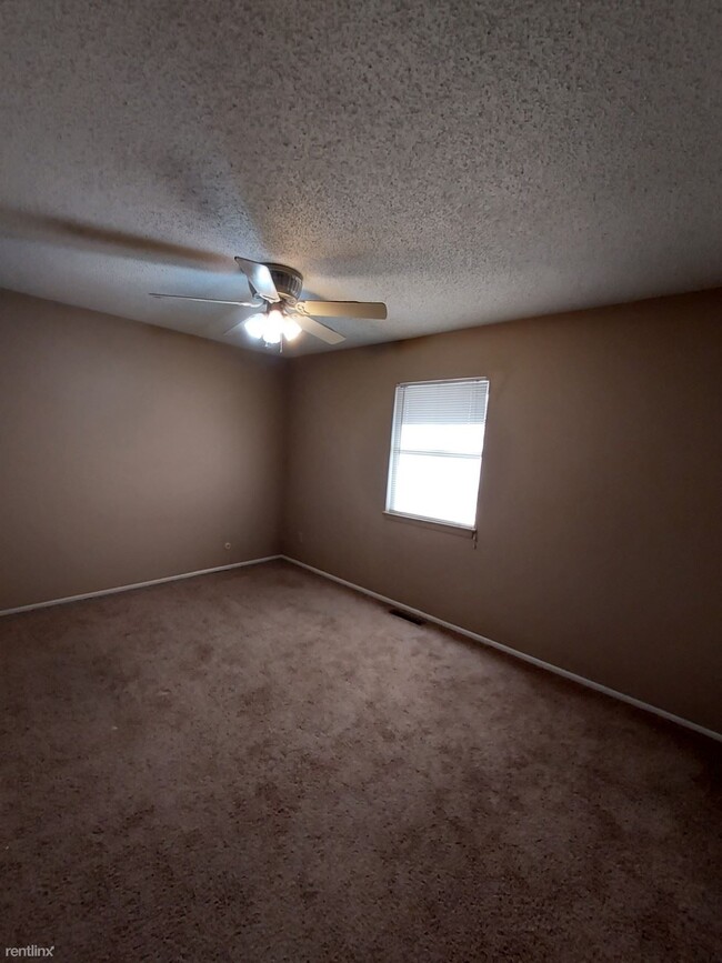 Building Photo - 2 br, 1 bath Duplex - 524 S Ruth Ave