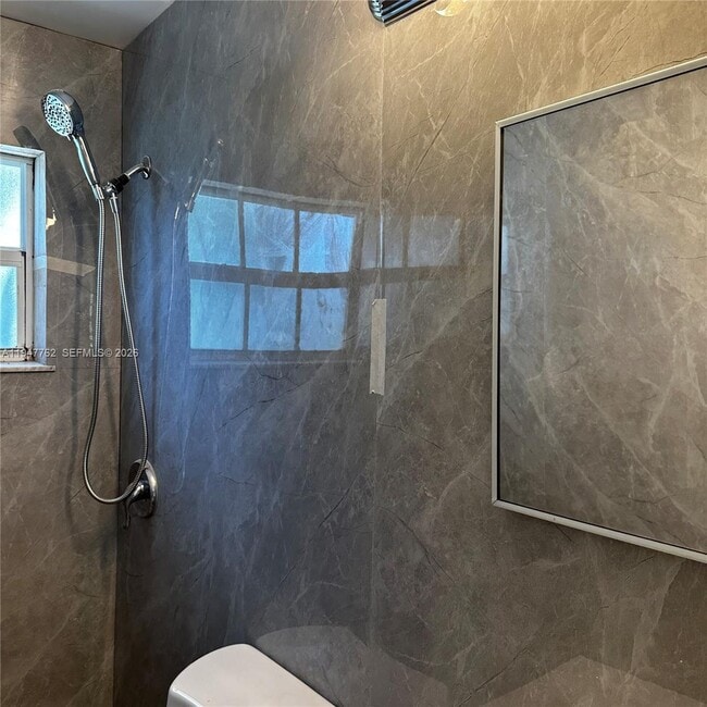 Building Photo - 732 Moffett St