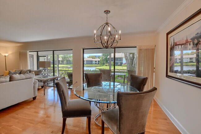 Foto del edificio - 6748 Willow Wood Dr