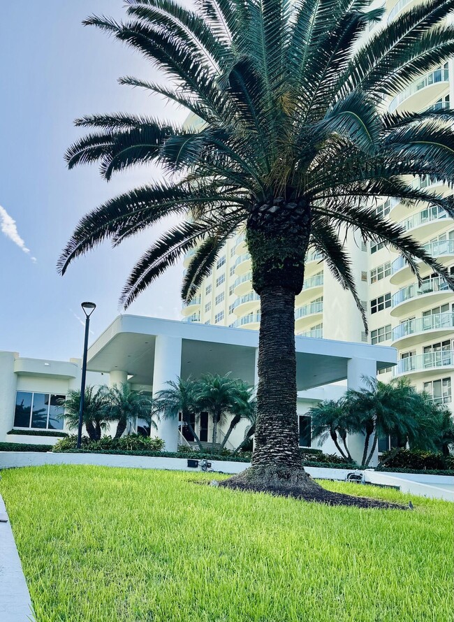 Building Photo - 3400 Galt Ocean Dr