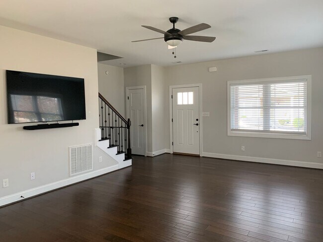 Foto del edificio - Cornerstone Townhomes-Convenient Timberlak...