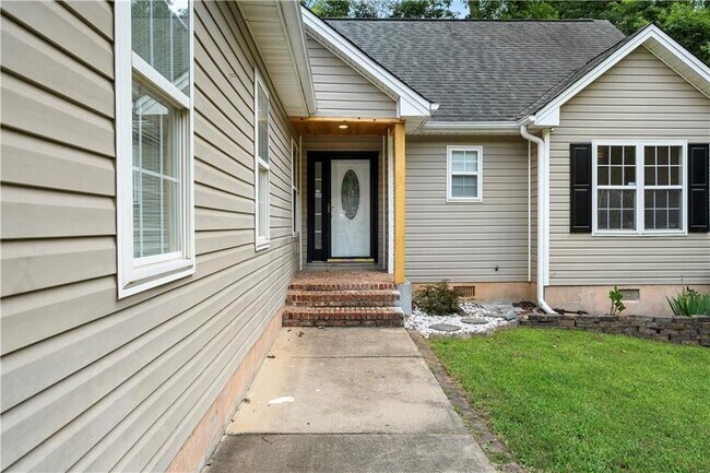 Building Photo - 141 Poplar Way