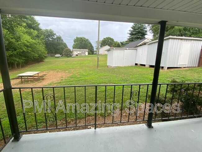 Building Photo - 1609 Russell Courtney Rd
