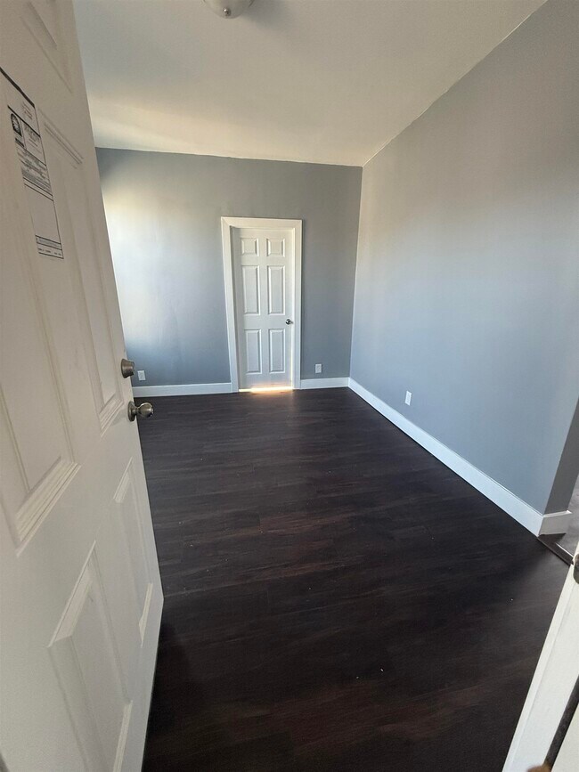 Foto del edificio - 205 Duncan Ave