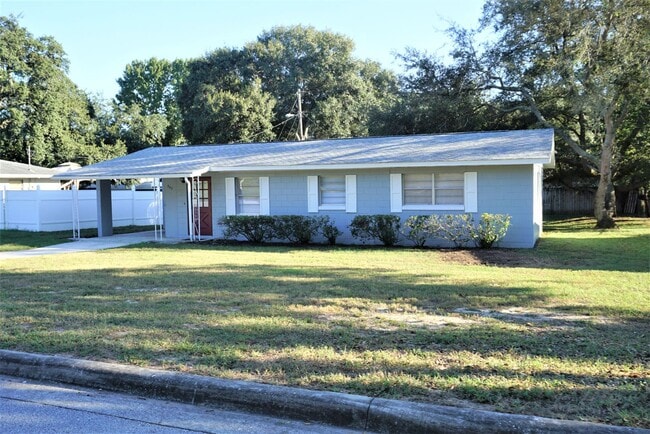 Building Photo - Modest  Oldie but Goodie Clermont 3/2 Home