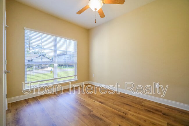 Foto del edificio - 96 Benton Blvd