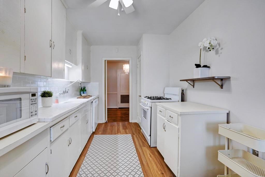 Foto principal - 2535 Shakespeare St