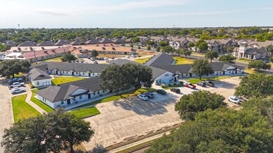 Building Photo - 9114 Royal Ln