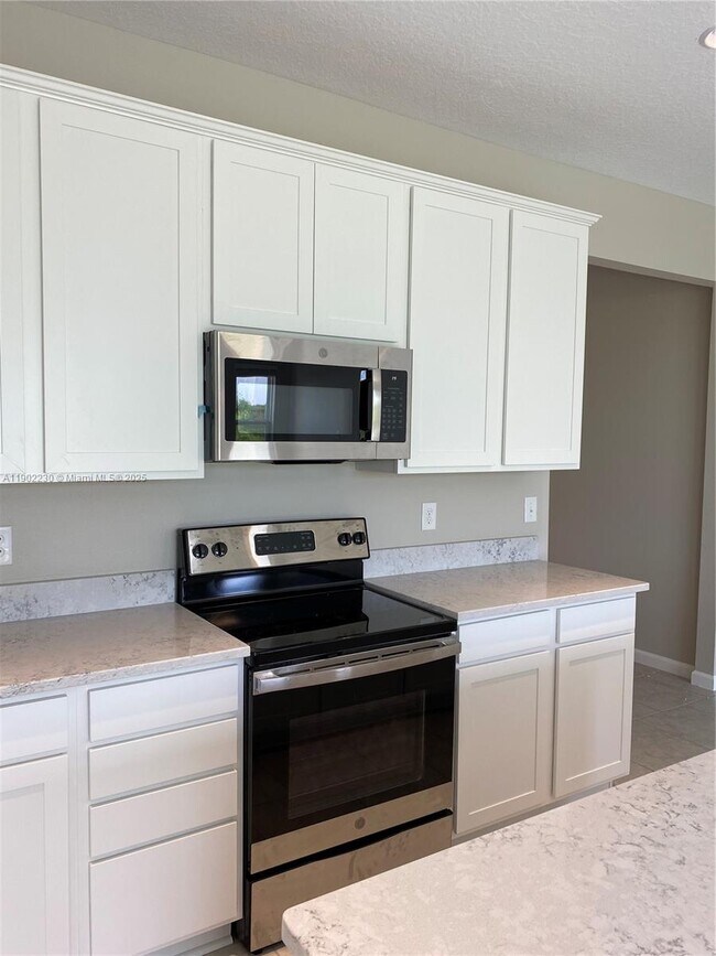 Building Photo - 308 Lake Smart Cir