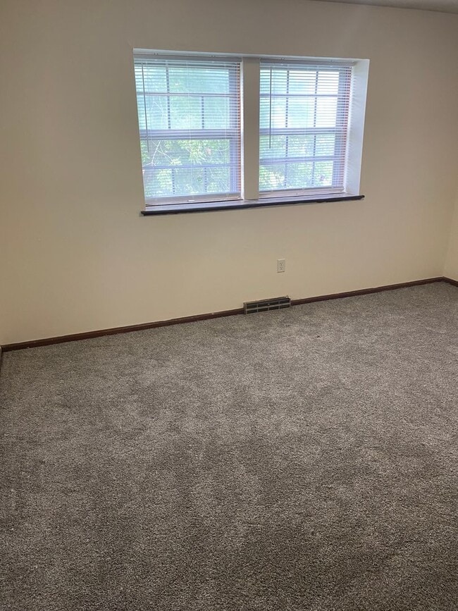 Building Photo - 1542 S Sonora Dr